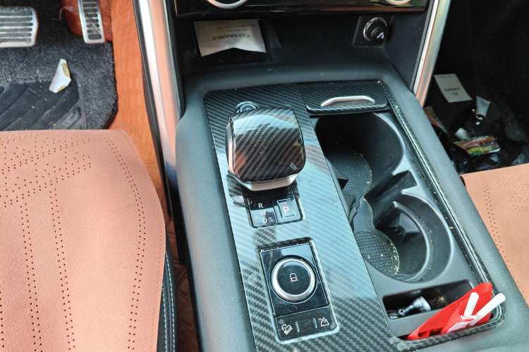 Used Land Rover Discovery 2021 360 PS R-Dynamic HSE Gear Lever