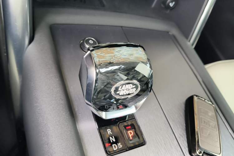 Used Land Rover Discovery 2021 360 PS R-Dynamic HSE Gear Lever