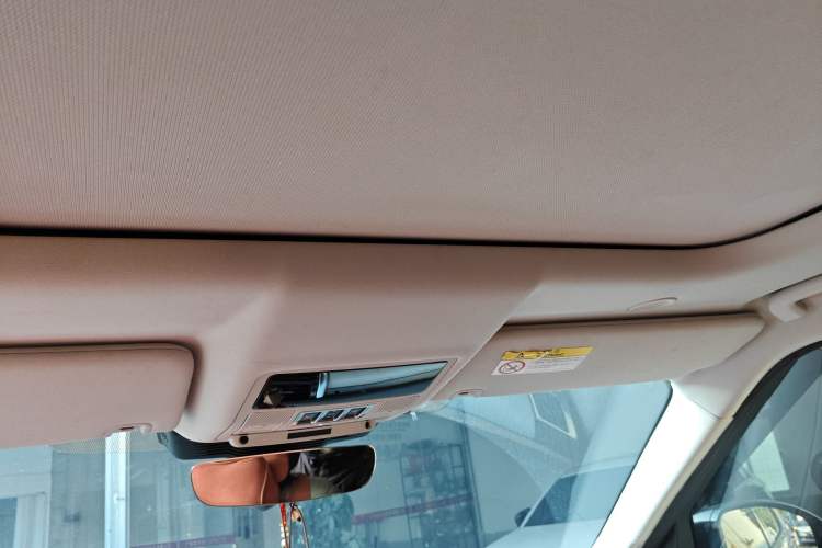 Used Land Rover Discovery 2021 360 PS R-Dynamic HSE Headliner