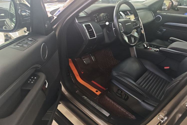 Used Land Rover Discovery 2021 360 PS R-Dynamic SE Interior 2