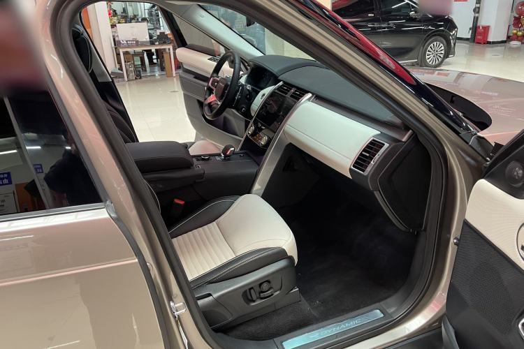Used Land Rover Discovery 2021 360 PS R-Dynamic HSE Interior 3