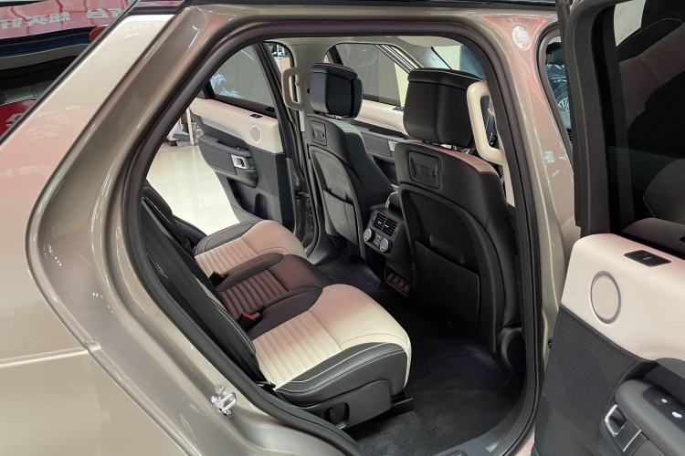 Used Land Rover Discovery 2021 360 PS R-Dynamic HSE Interior 4