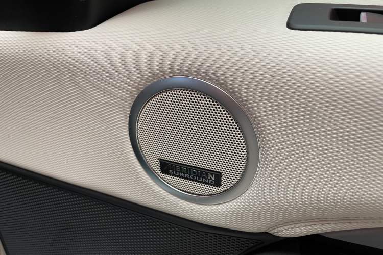 Used Land Rover Discovery 2021 360 PS R-Dynamic HSE Interior 7