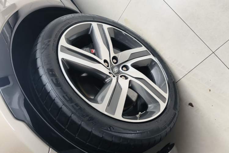Used Land Rover Discovery 2021 360 PS R-Dynamic HSE Left Front Wheel Hub