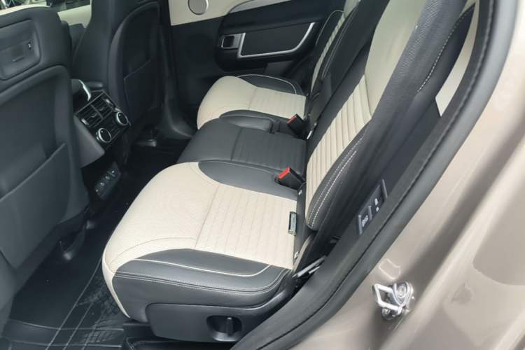 Used Land Rover Discovery 2021 360 PS R-Dynamic HSE Left Rear Seat