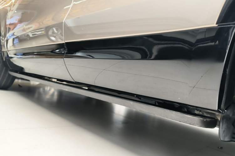 Used Land Rover Discovery 2021 360 PS R-Dynamic HSE Left Side Sill