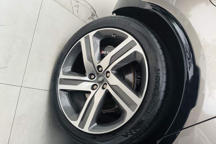 Used Land Rover Discovery 2021 360 PS R-Dynamic HSE Right Rear Wheel Hub