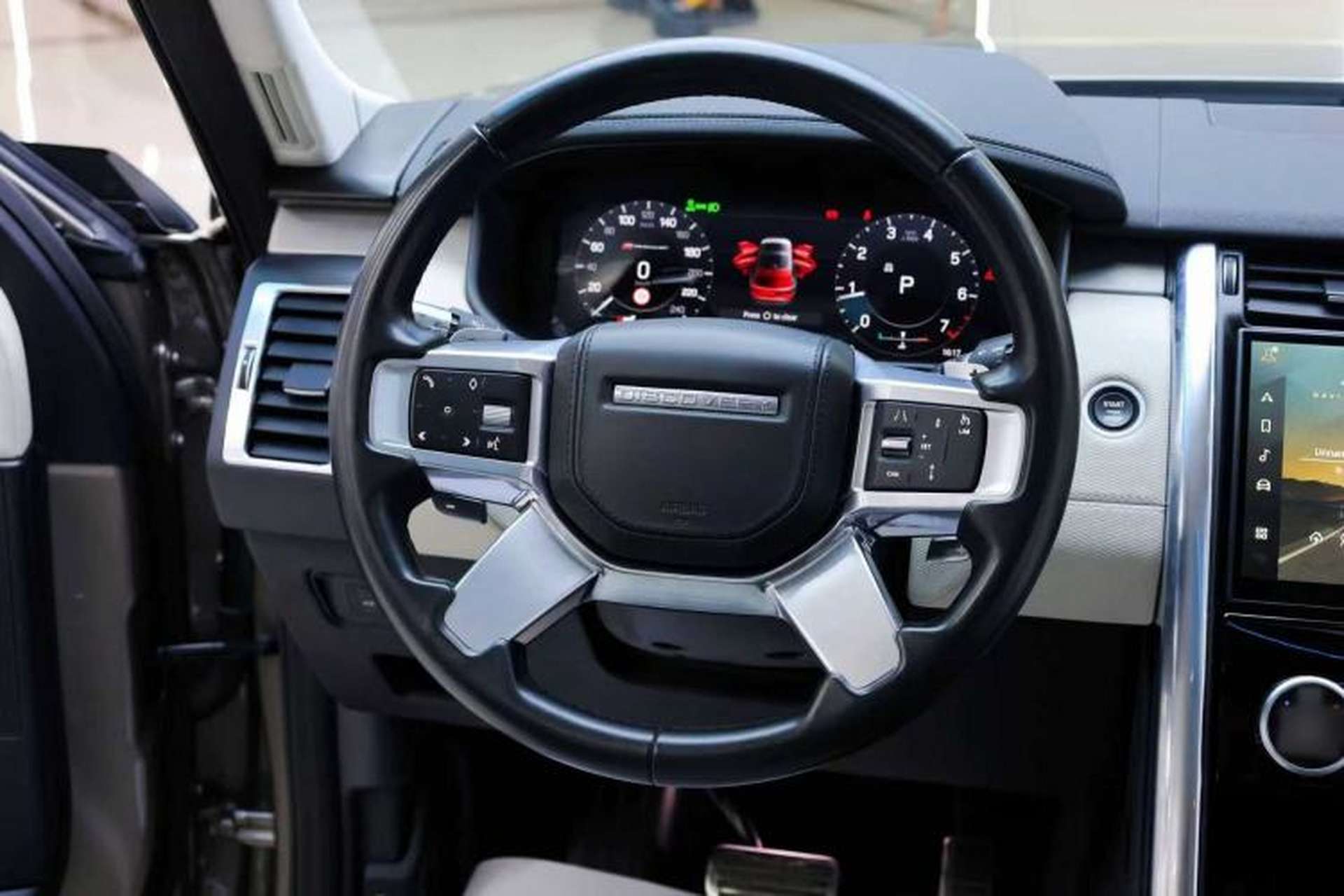 Used Land Rover Discovery 2021 360 PS R-Dynamic HSE Steering Wheel