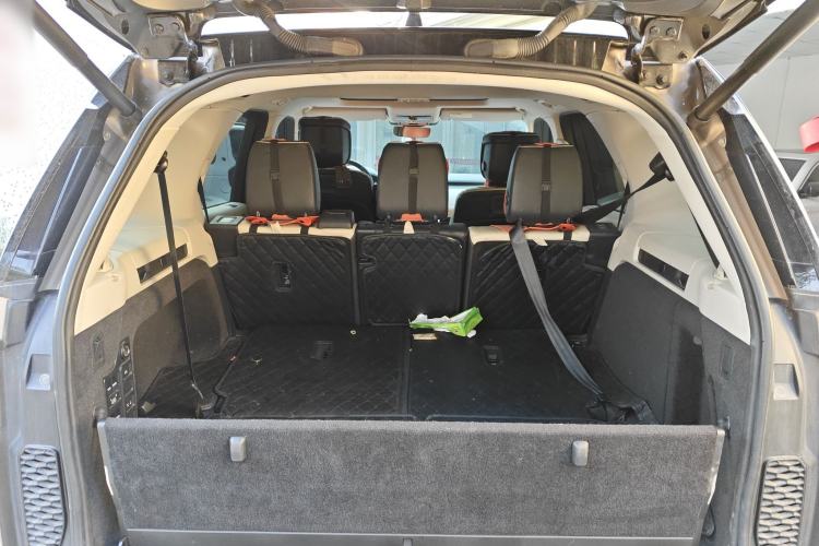 Used Land Rover Discovery 2021 360 PS R-Dynamic HSE Trunk