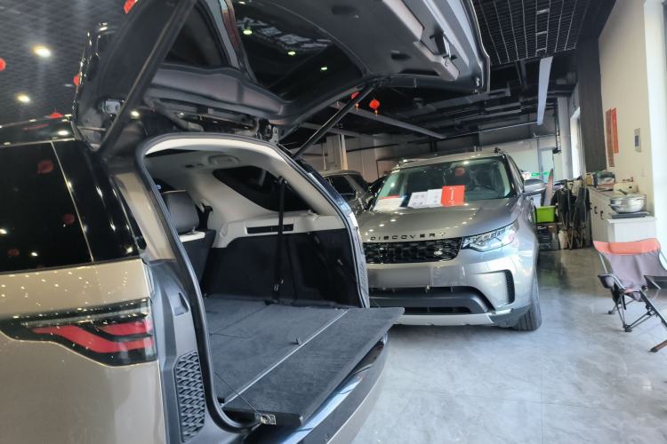 Used Land Rover Discovery 2021 360 PS R-Dynamic HSE Trunk
