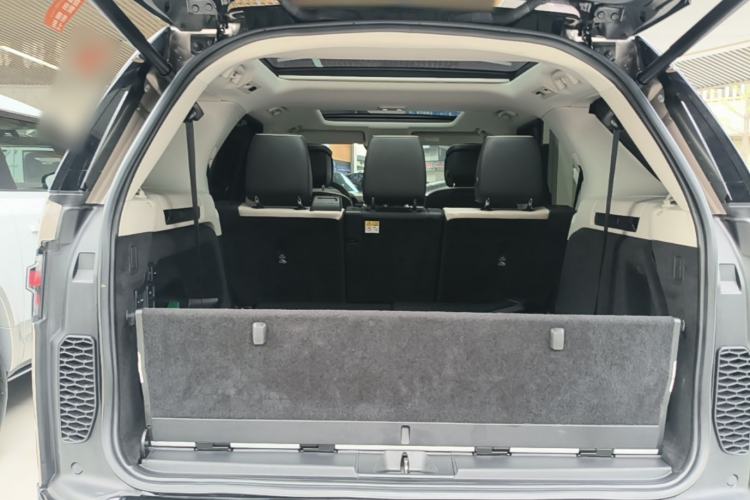 Used Land Rover Discovery 2021 360 PS R-Dynamic HSE Trunk