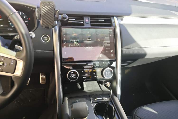 Used Land Rover Discovery 2021 360 PS R-Dynamic S Audio And AC Panel