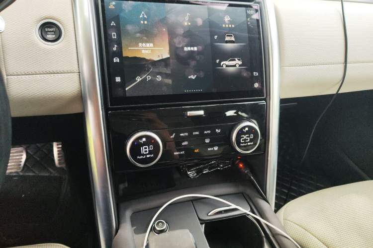 Used Land Rover Discovery 2021 360 PS R-Dynamic S Audio And AC Panel