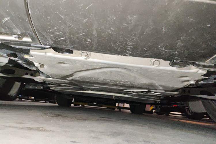 Used Land Rover Discovery 2021 360 PS R-Dynamic S Chassis Front