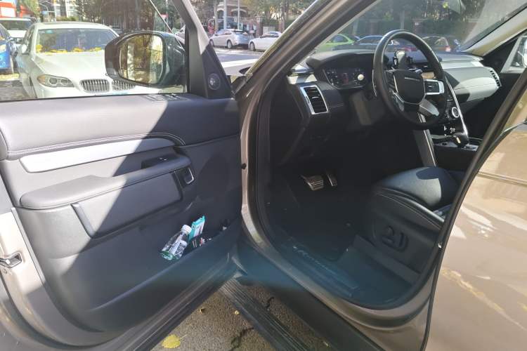 Used Land Rover Discovery 2021 360 PS R-Dynamic S Driver Seat