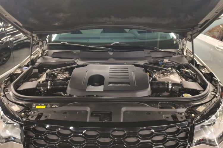 Used Land Rover Discovery 2021 360 PS R-Dynamic HSE Engine Bay