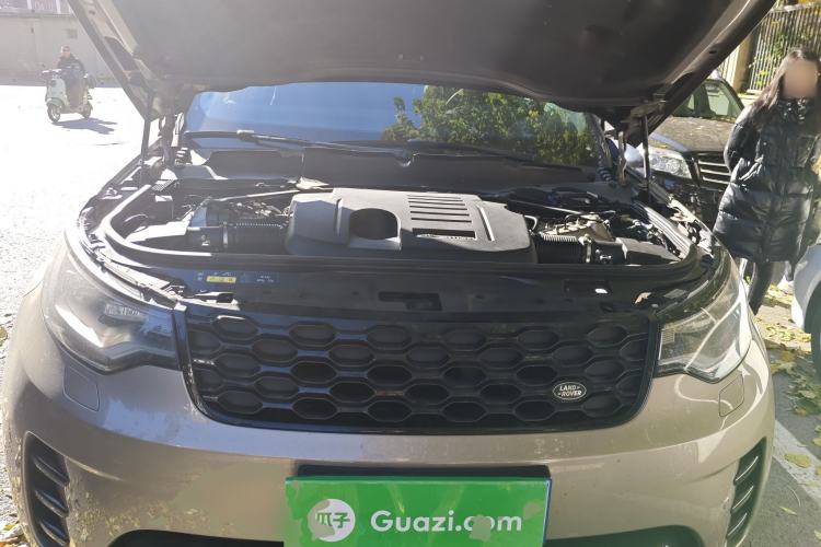 Used Land Rover Discovery 2021 360 PS R-Dynamic S Engine Bay