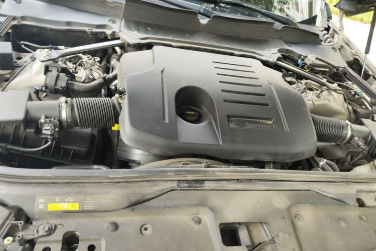 Used Land Rover Discovery 2021 360 PS R-Dynamic S Engine Bay
