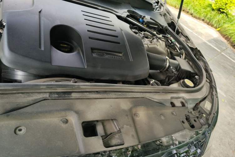 Used Land Rover Discovery 2021 360 PS R-Dynamic S Engine Bay Left