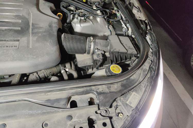 Used Land Rover Discovery 2021 360 PS R-Dynamic S Engine Bay Left