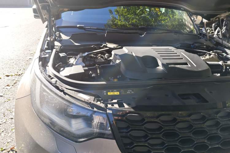 Used Land Rover Discovery 2021 360 PS R-Dynamic S Engine Bay Right