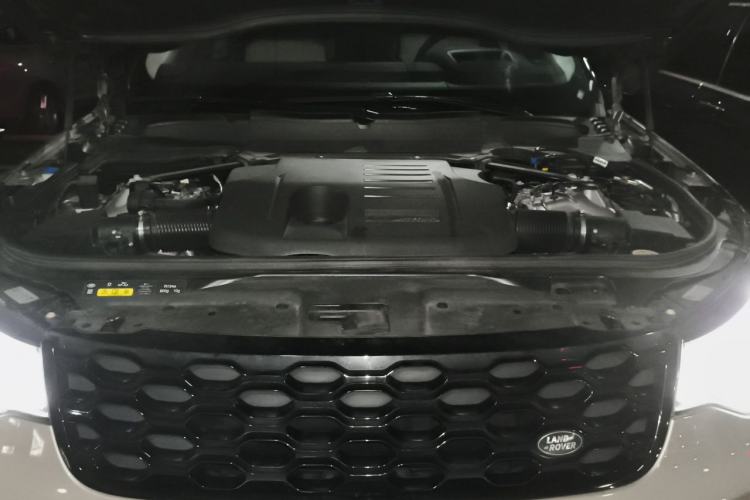 Used Land Rover Discovery 2021 360 PS R-Dynamic HSE Engine Bay