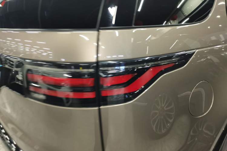 Used Land Rover Discovery 2021 360 PS R-Dynamic HSE Exterior 6