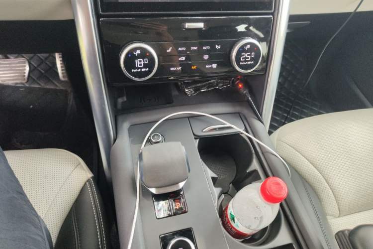 Used Land Rover Discovery 2021 360 PS R-Dynamic S Gear Lever