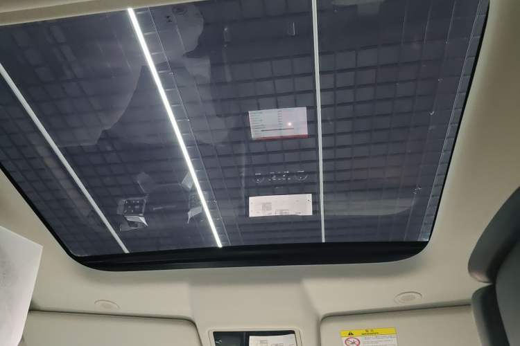 Used Land Rover Discovery 2021 360 PS R-Dynamic HSE Headliner