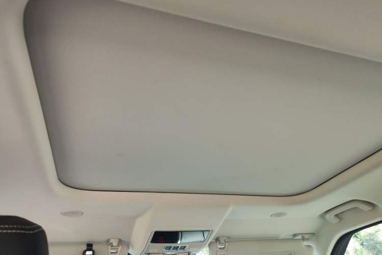Used Land Rover Discovery 2021 360 PS R-Dynamic S Headliner