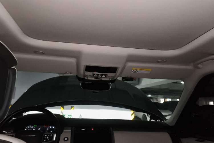 Used Land Rover Discovery 2021 360 PS R-Dynamic HSE Headliner