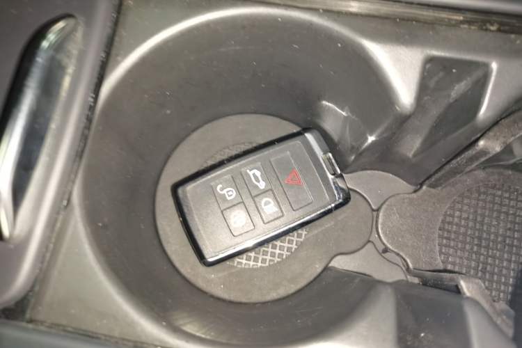 Used Land Rover Discovery 2021 360 PS R-Dynamic HSE Interior 1