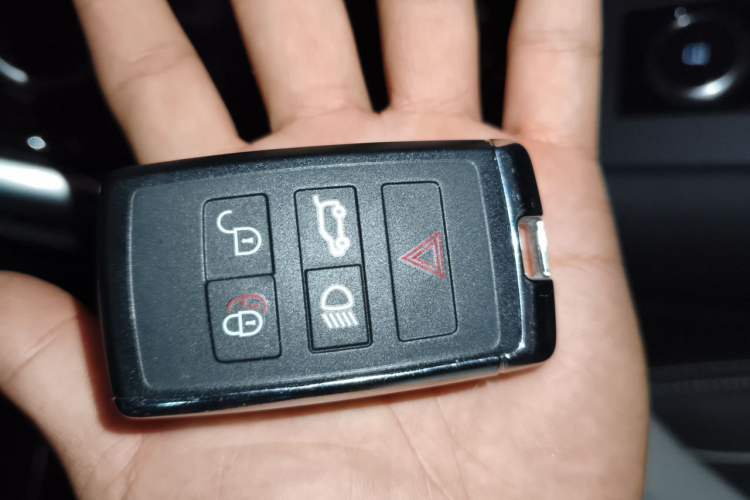 Used Land Rover Discovery 2021 360 PS R-Dynamic HSE Interior 1