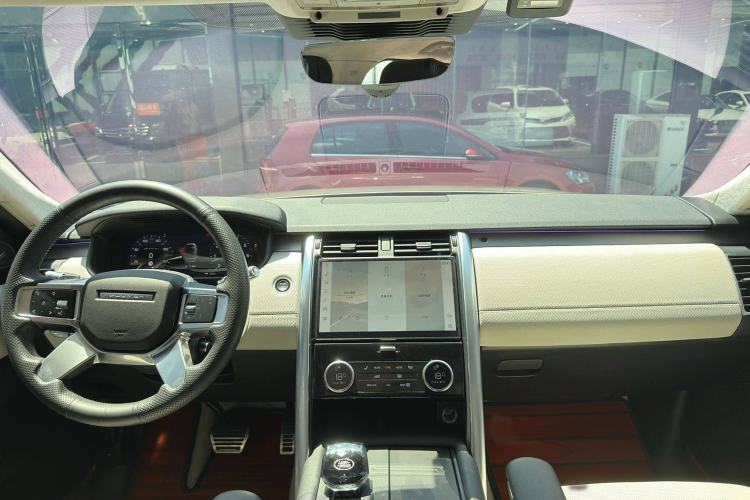 Used Land Rover Discovery 2021 360 PS R-Dynamic S Interior 2