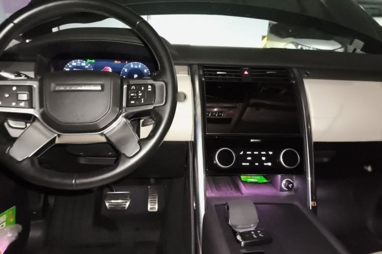 Used Land Rover Discovery 2021 360 PS R-Dynamic HSE Interior 2