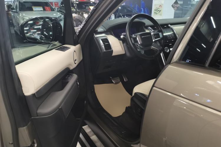 Used Land Rover Discovery 2021 360 PS R-Dynamic HSE Interior 3