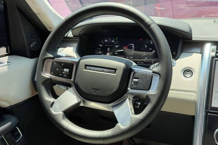 Used Land Rover Discovery 2021 360 PS R-Dynamic S Interior 3