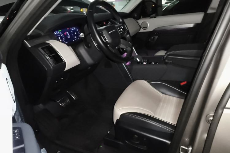 Used Land Rover Discovery 2021 360 PS R-Dynamic HSE Interior 3