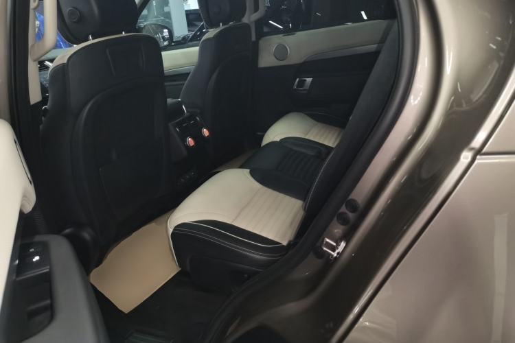 Used Land Rover Discovery 2021 360 PS R-Dynamic HSE Interior 4