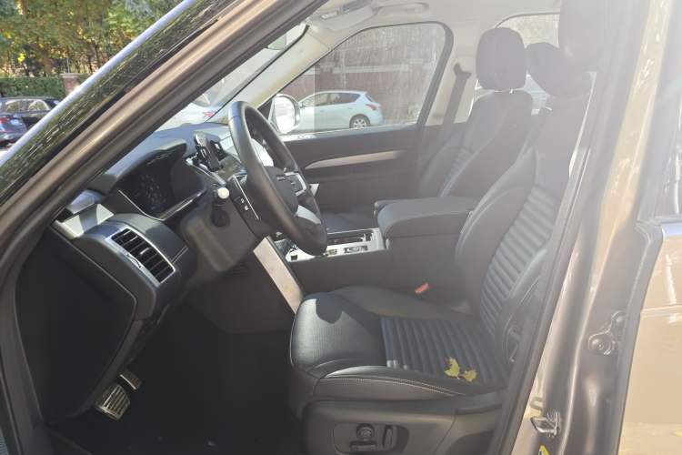 Used Land Rover Discovery 2021 360 PS R-Dynamic S Left Front Seat