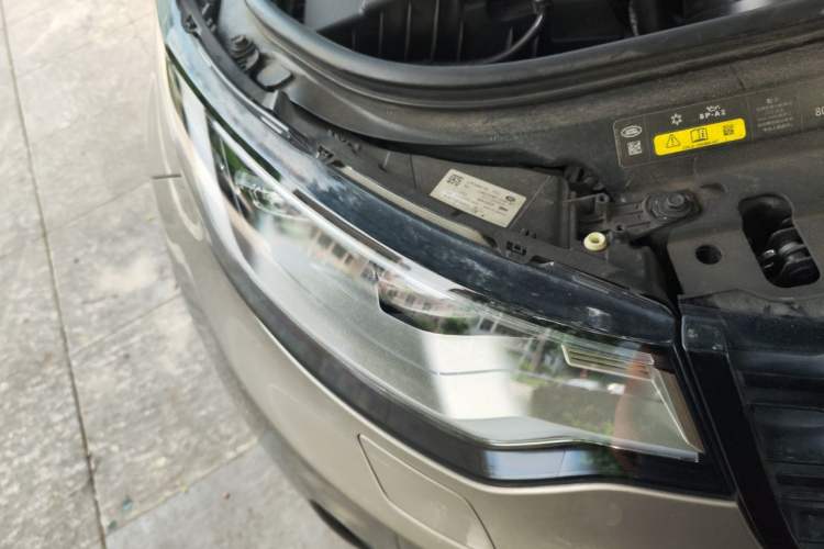 Used Land Rover Discovery 2021 360 PS R-Dynamic S Right Front Headlight