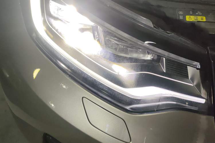 Used Land Rover Discovery 2021 360 PS R-Dynamic S Right Front Headlight