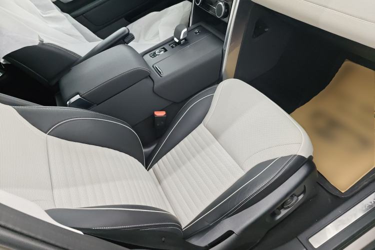 Used Land Rover Discovery 2021 360 PS R-Dynamic HSE Right Front Seat