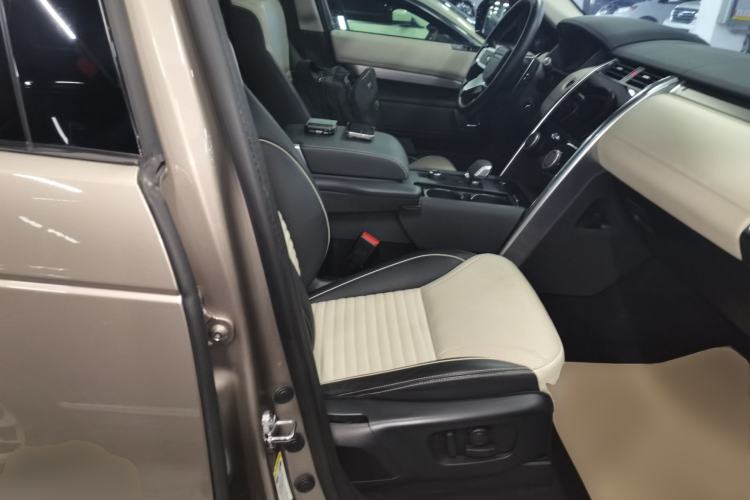 Used Land Rover Discovery 2021 360 PS R-Dynamic HSE Right Front Seat
