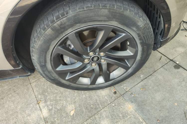 Used Land Rover Discovery 2021 360 PS R-Dynamic S Right Front Wheel Hub