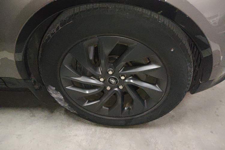 Used Land Rover Discovery 2021 360 PS R-Dynamic S Right Front Wheel Hub