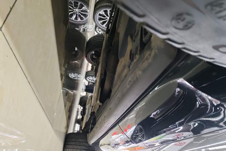 Used Land Rover Discovery 2021 360 PS R-Dynamic HSE Right Side Sill