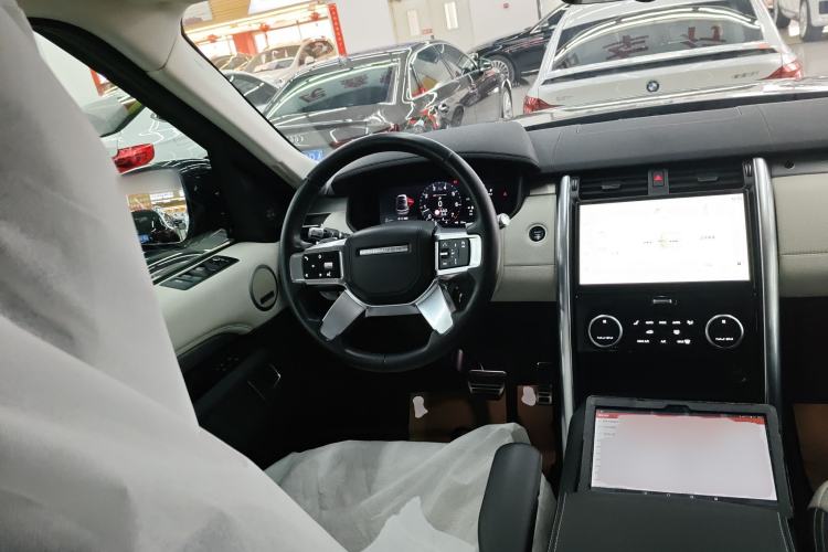 Used Land Rover Discovery 2021 360 PS R-Dynamic HSE Steering Wheel