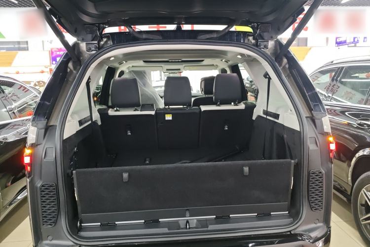 Used Land Rover Discovery 2021 360 PS R-Dynamic HSE Trunk