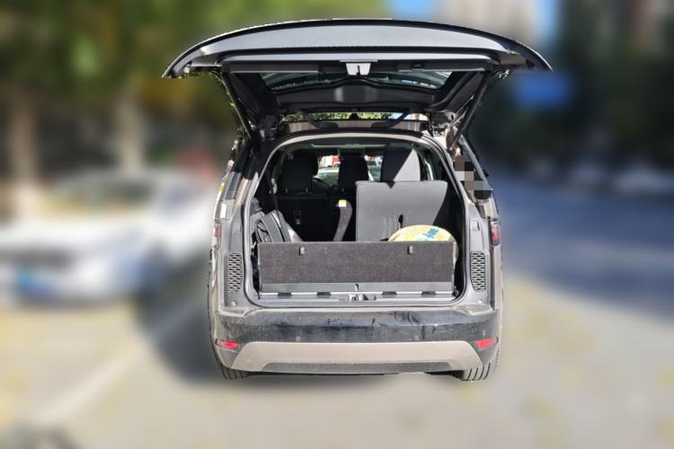 Used Land Rover Discovery 2021 360 PS R-Dynamic S Trunk